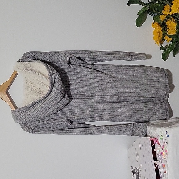 A & F Gray Hooded Sleepwear Romper One Piece Shorties - Picture 8 of 8